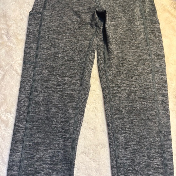 Aerie Offline Leggings Medium Charcoal Grey Heather The Hugger High Rise Capri - Picture 6 of 15